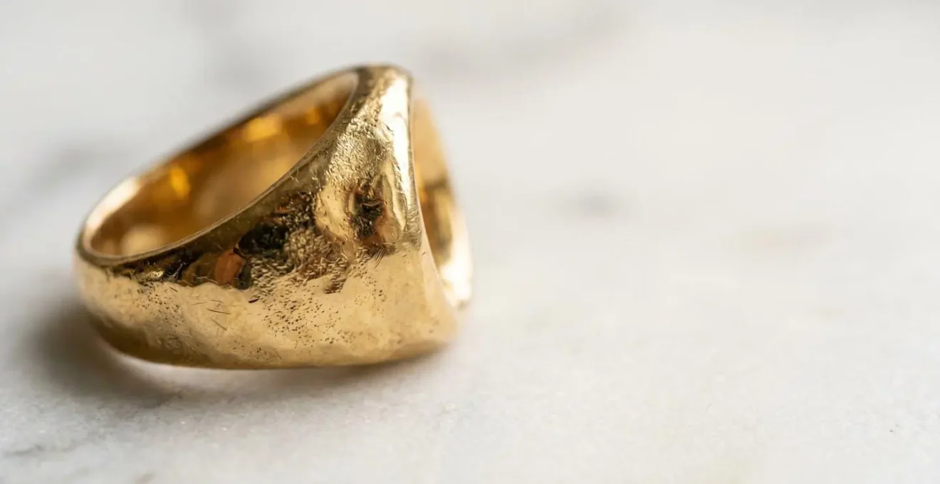 Bijou en or 18 carats français avec poinçon tête d'aigle illustrant le standard de qualité de la joaillerie